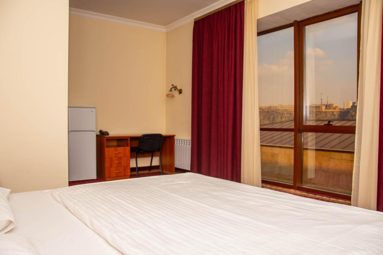 Olympavan Hotel Erivan Dış mekan fotoğraf