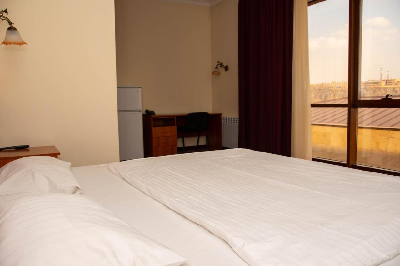 Olympavan Hotel Erivan Dış mekan fotoğraf