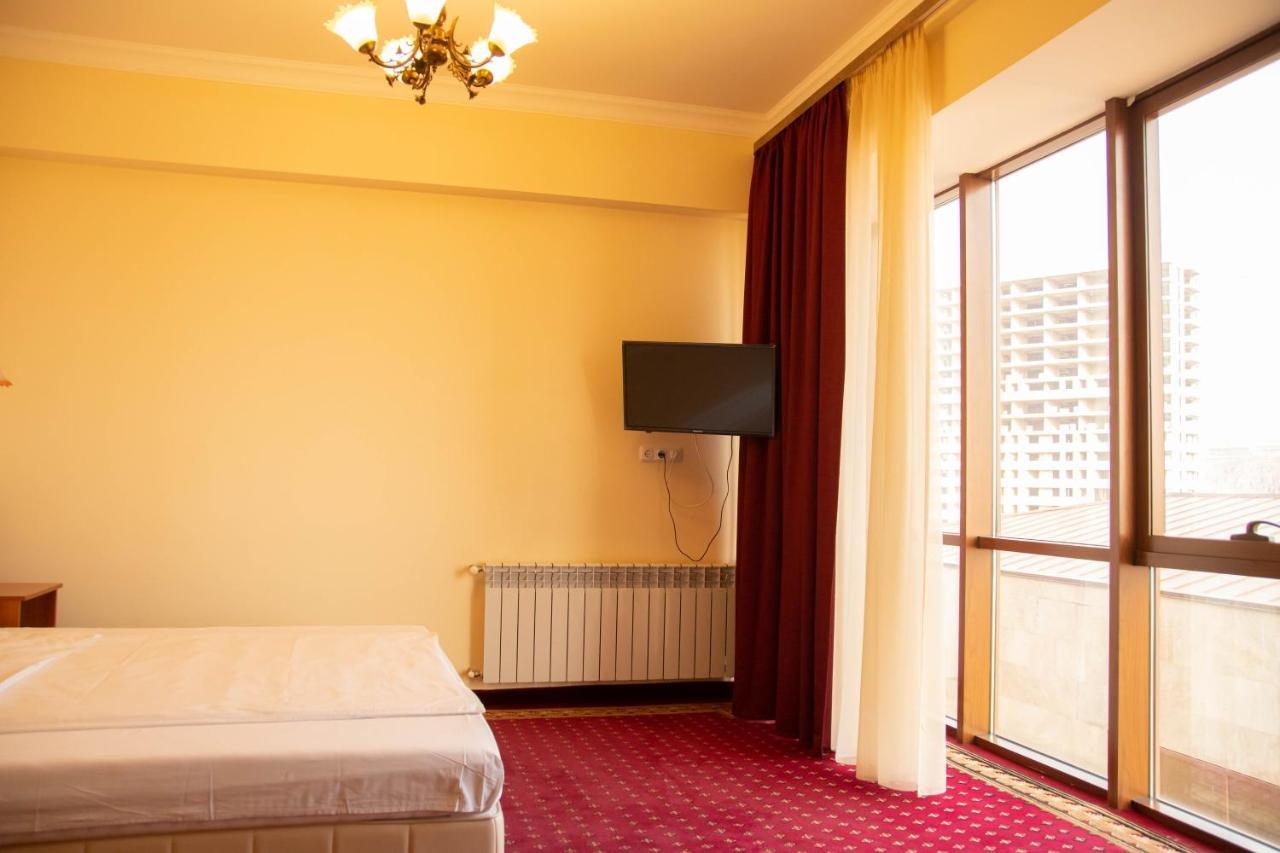 Olympavan Hotel Erivan Dış mekan fotoğraf