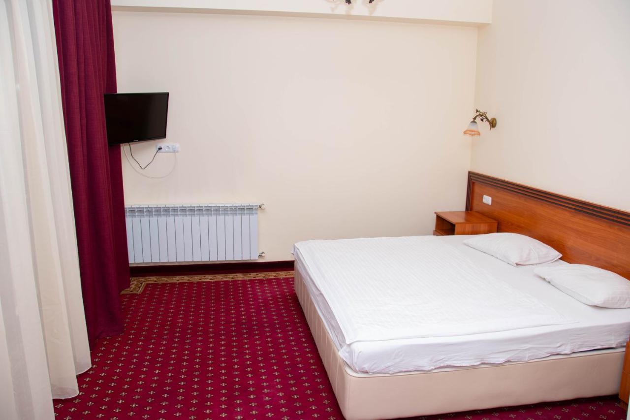 Olympavan Hotel Erivan Dış mekan fotoğraf