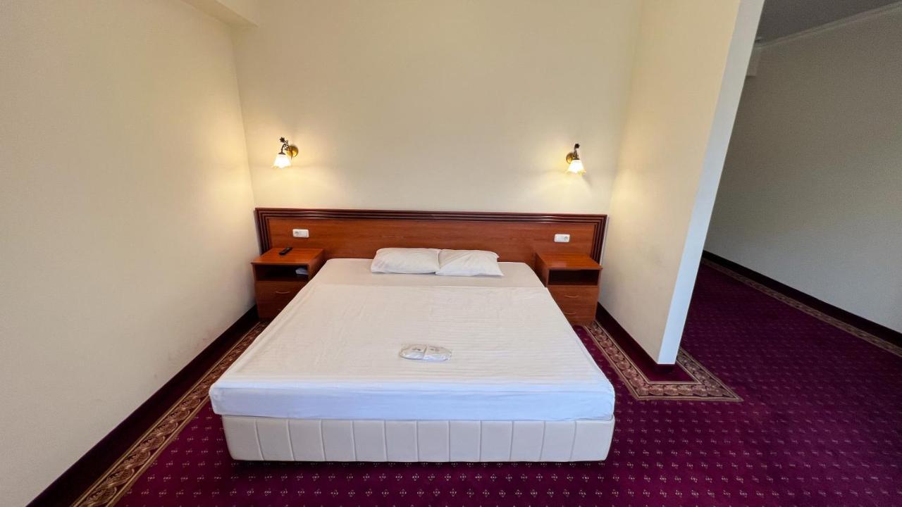 Olympavan Hotel Erivan Dış mekan fotoğraf