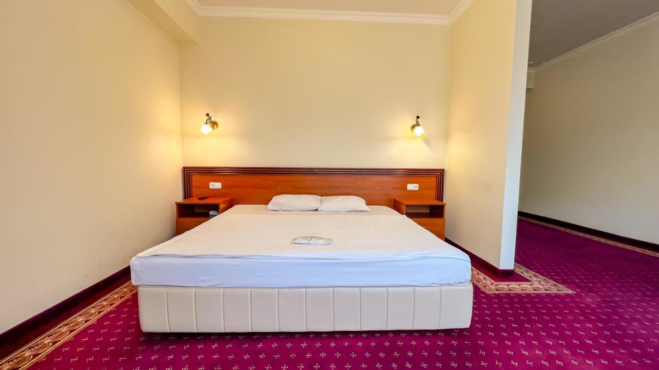 Olympavan Hotel Erivan Dış mekan fotoğraf