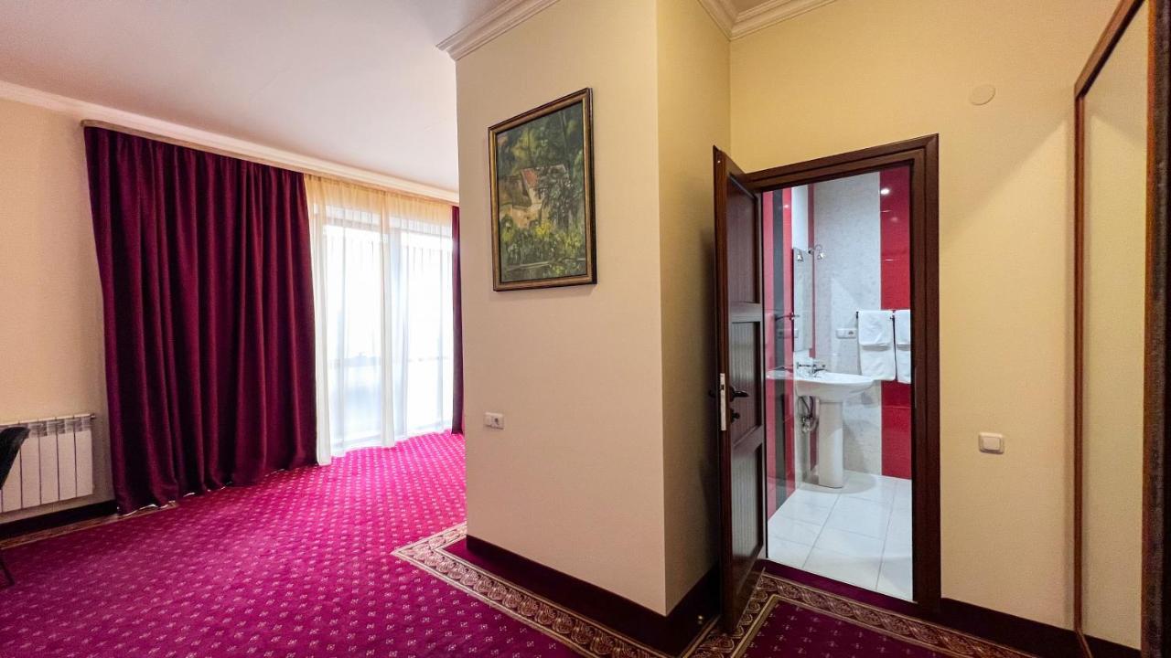 Olympavan Hotel Erivan Dış mekan fotoğraf
