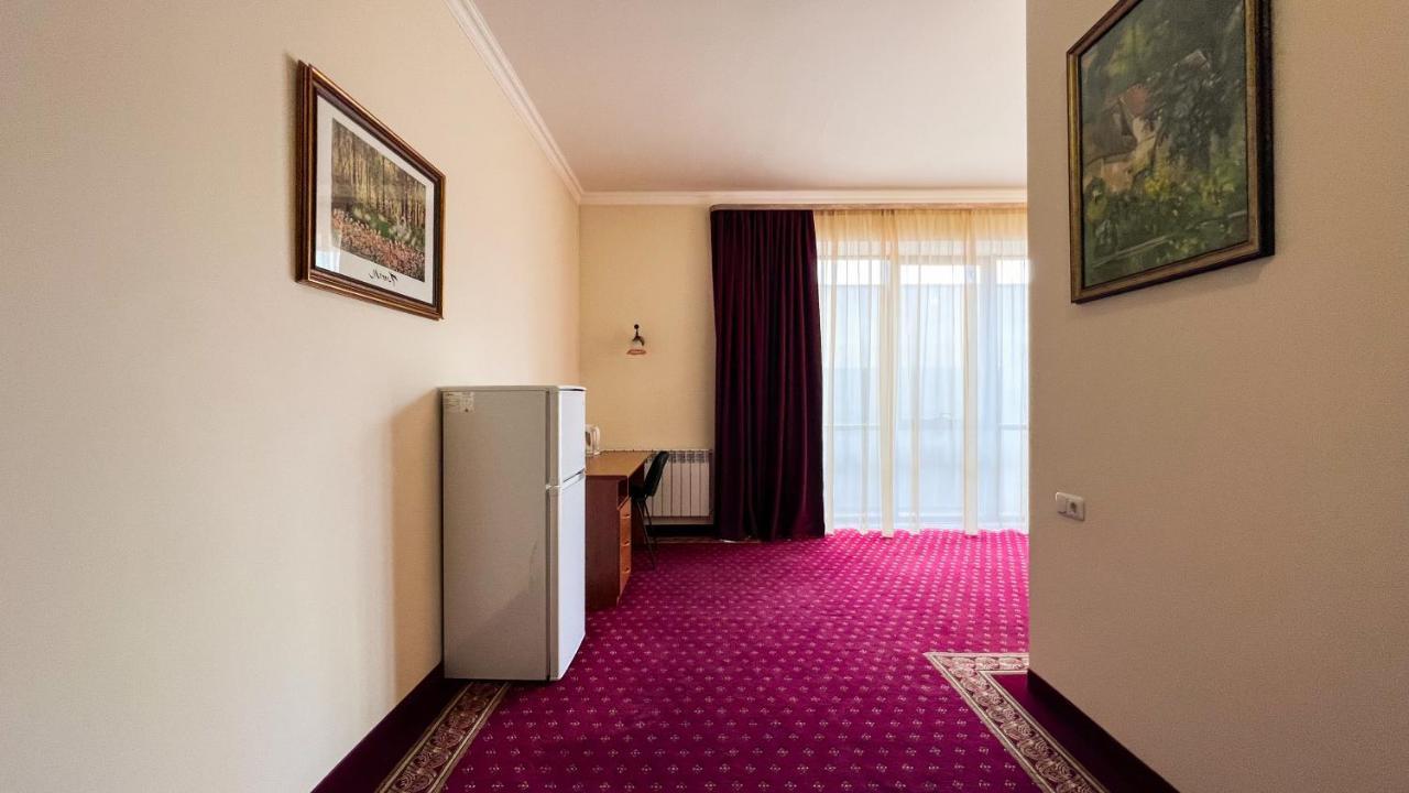 Olympavan Hotel Erivan Dış mekan fotoğraf
