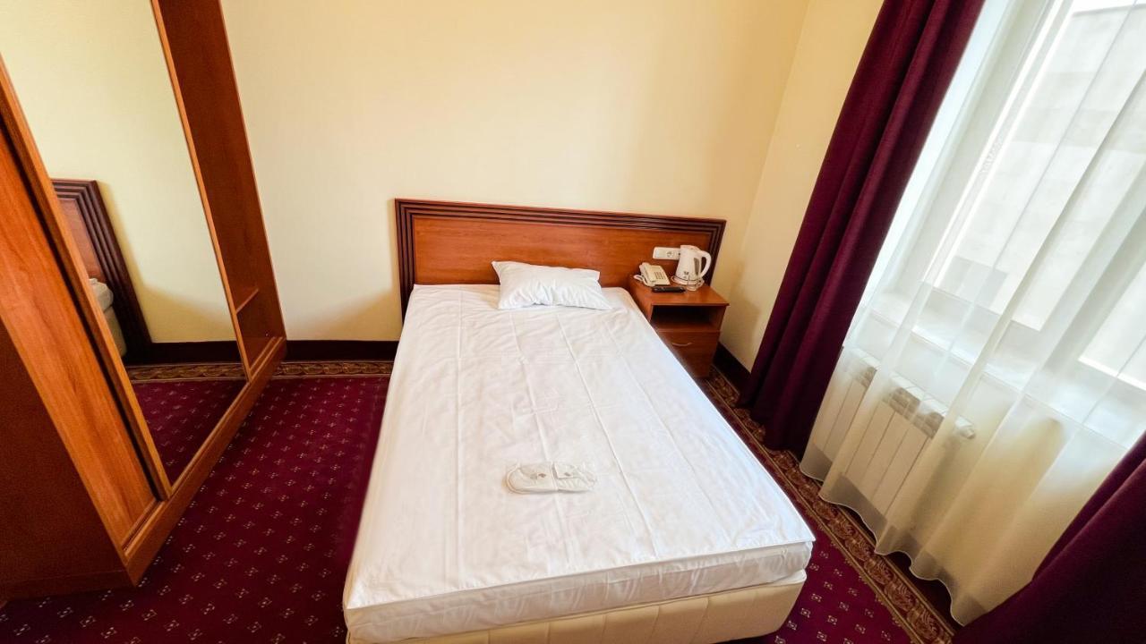 Olympavan Hotel Erivan Dış mekan fotoğraf